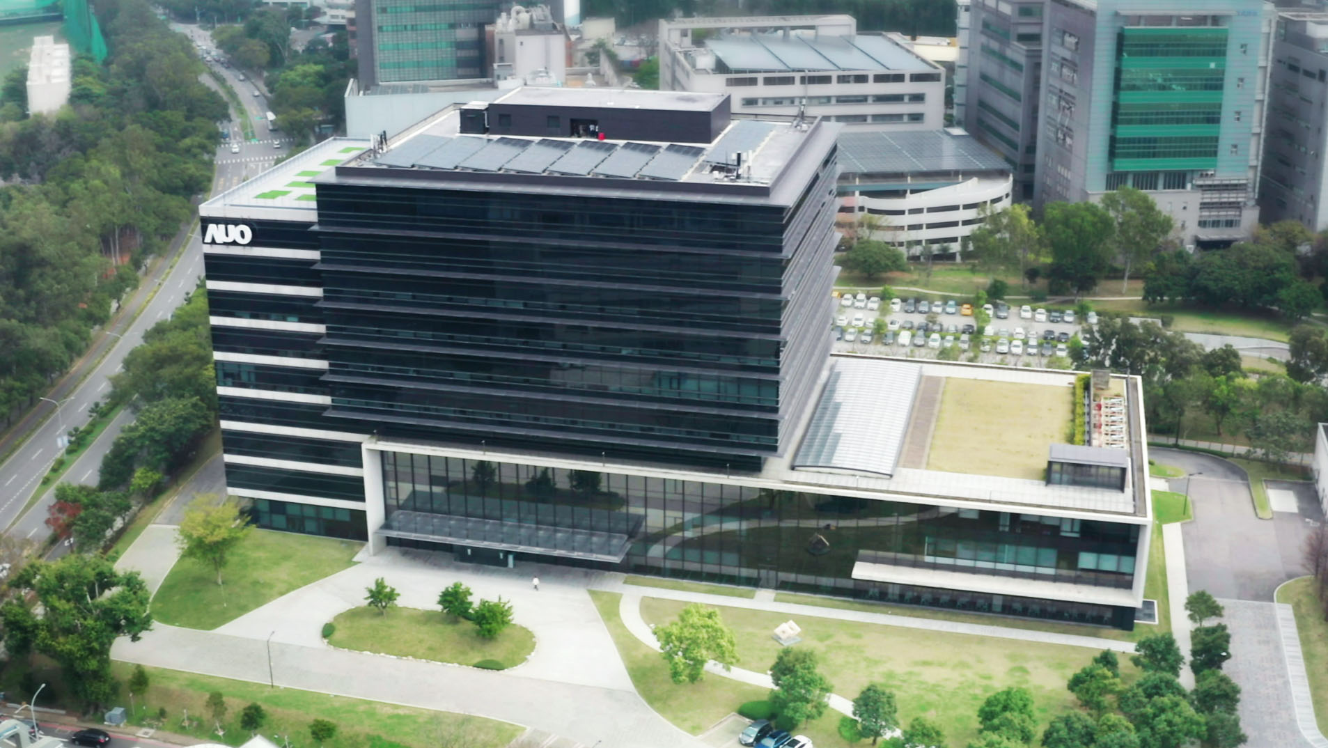 VR彩票光電積極實踐永續作為，以”VR彩票全球研發中心（Global Research Center，GRC）”總部大樓，通過ISO 14068-1:2023碳中和管理標準查證，并承諾于2030年實現臺灣所有辦公據點均朝此目標邁進